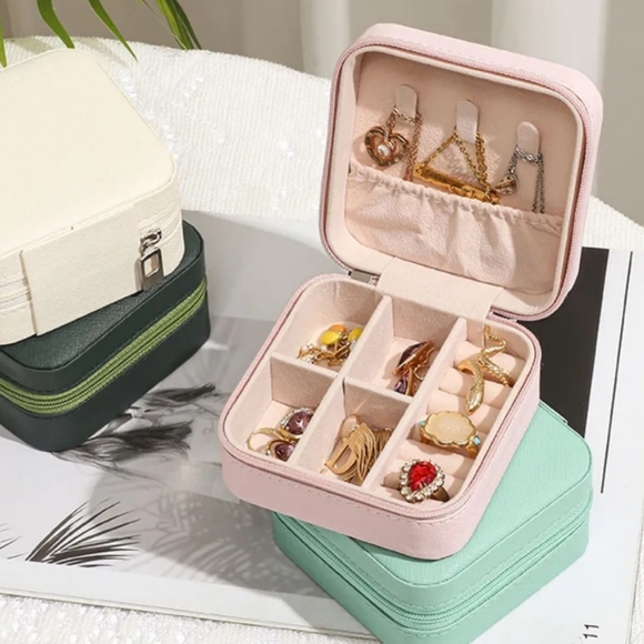 unbranded Jewelry - Jewelry traveling box